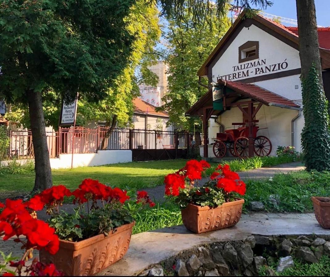 Talizman Etterem Panzio Hotell Miskolc Eksteriør bilde