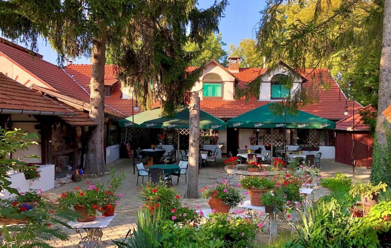 Talizman Etterem Panzio Hotell Miskolc Eksteriør bilde