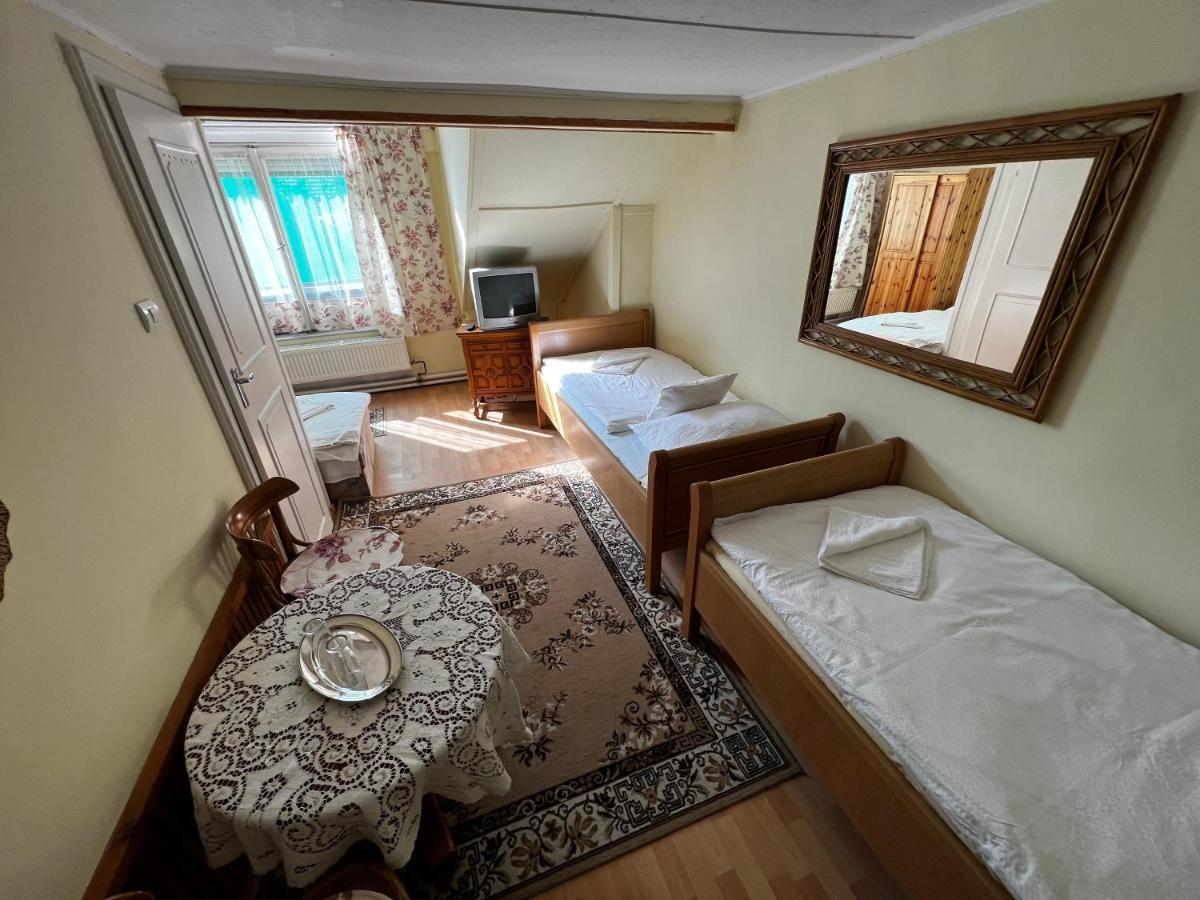 Talizman Etterem Panzio Hotell Miskolc Eksteriør bilde